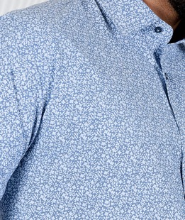 Бледо синя мъжка риза с орнаменти