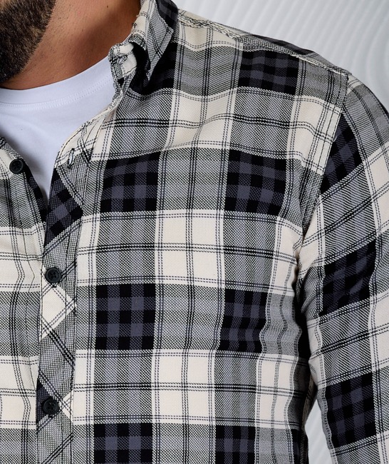 Мъжка риза карирана на едри квадрати