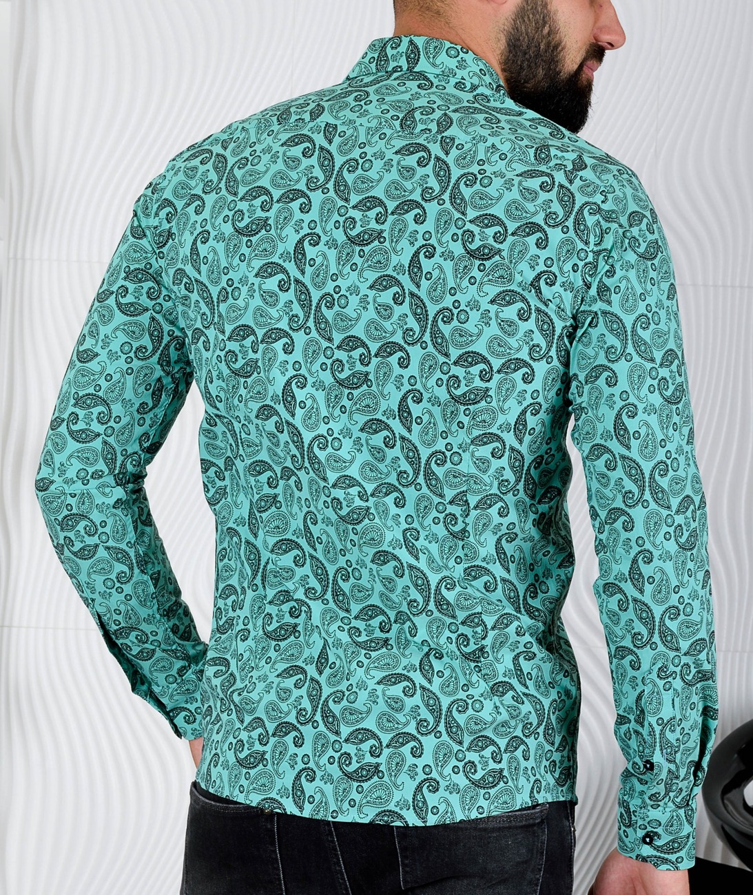 Изумрудено зелена мъжка риза с paisley елементи Изумрудено зелена мъжка риза с paisley елементи