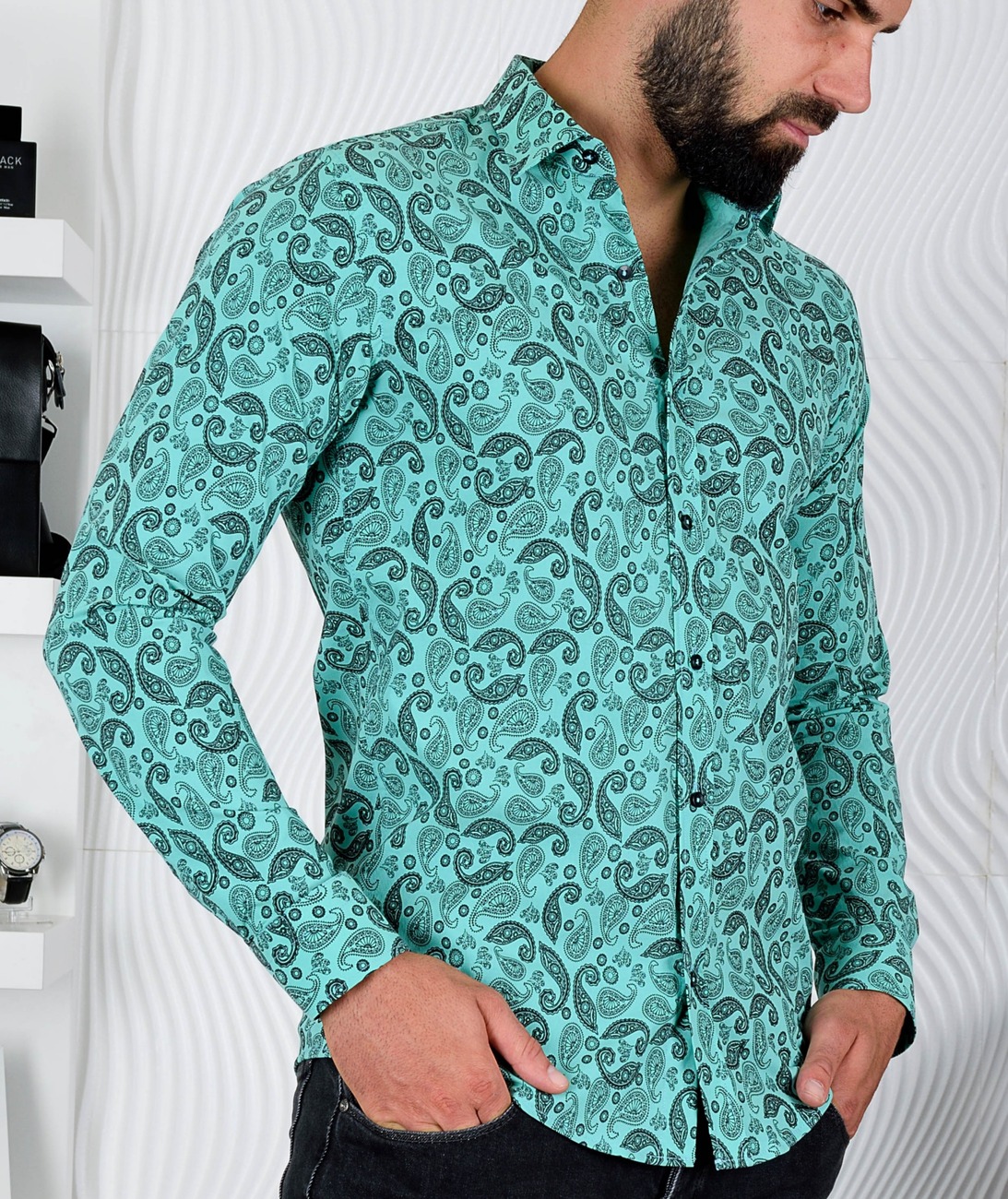 Изумрудено зелена мъжка риза с paisley елементи Изумрудено зелена мъжка риза с paisley елементи