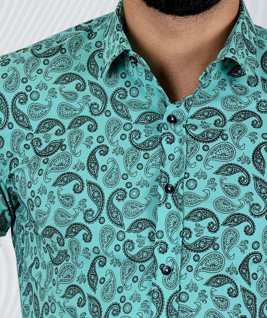 Изумрудено зелена мъжка риза с paisley елементи Изумрудено зелена мъжка риза с paisley елементи