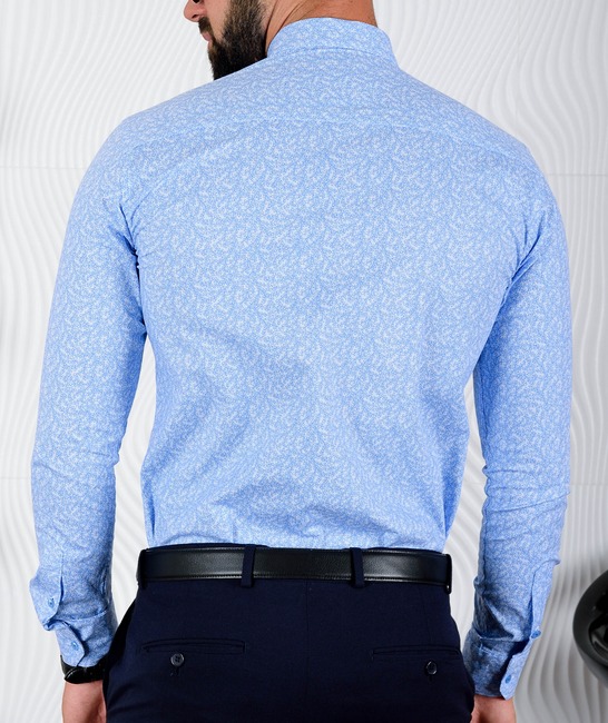 Бяла мъжка риза на сини елементи