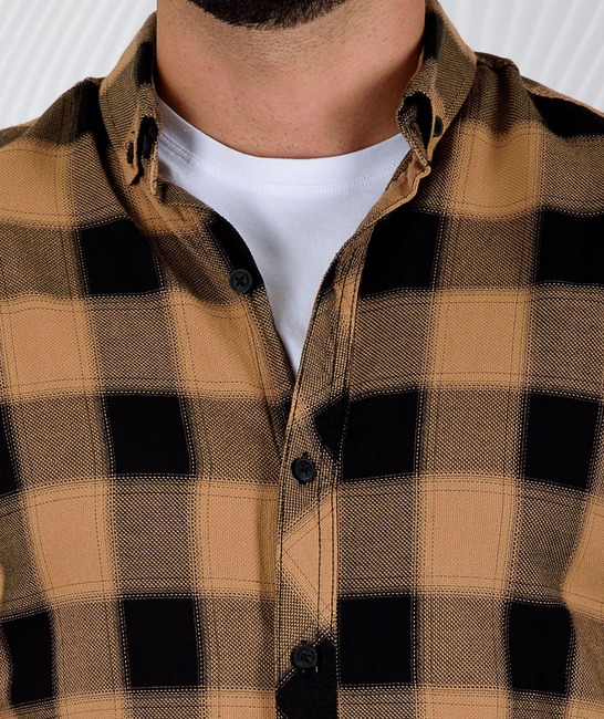 Мъжка кафява карирана риза на едри квадрати