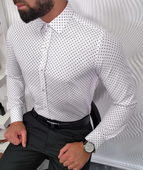 Бяла мъжка риза на черни орнаменти