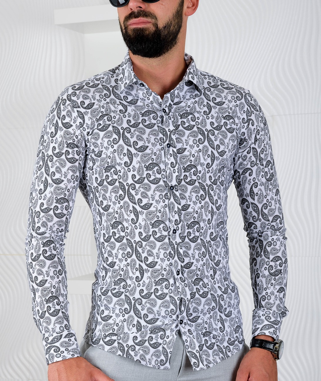 Мъжка бяла риза с paisley елементи Мъжка бяла риза с paisley елементи