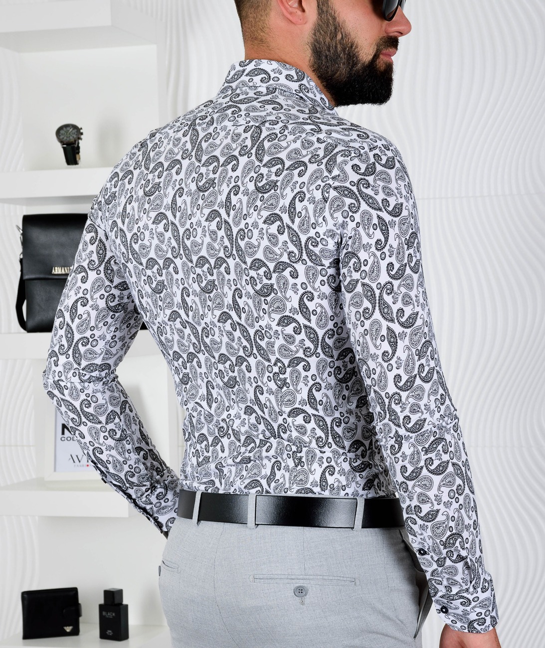 Мъжка бяла риза с paisley елементи Мъжка бяла риза с paisley елементи