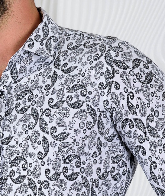 Мъжка бяла риза с paisley елементи