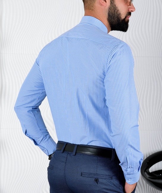 Светло синя мъжка риза на бели ивици