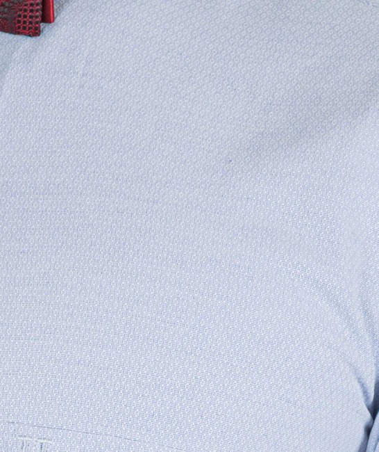 Светло синя мъжка риза на дискретни овални елементи