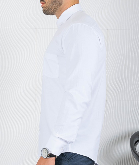 Мъжка бяла риза с дискретна бяла декорация с джоб