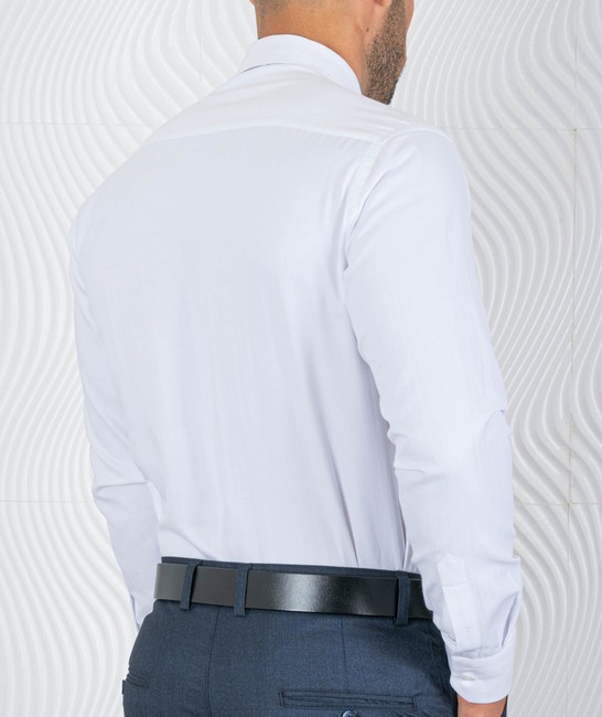 Мъжка бяла риза с дискретна бяла декорация с джоб