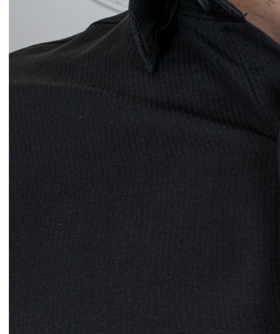 Мъжка риза цвят черен на вертикални черни ивици