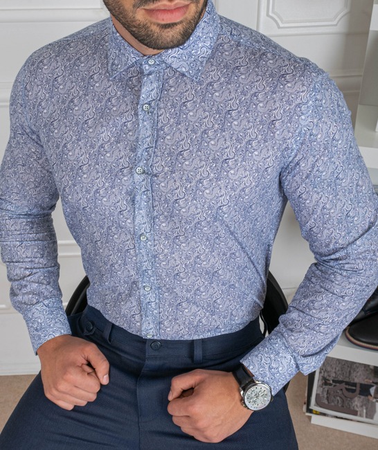 Мъжка синя риза на сини пейсли елементи