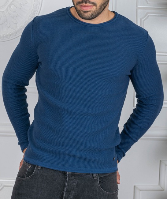 Мъжки изчистен син пуловер
