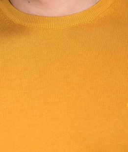 Мъжки пуловер памучен с обло деколте цвят горчица