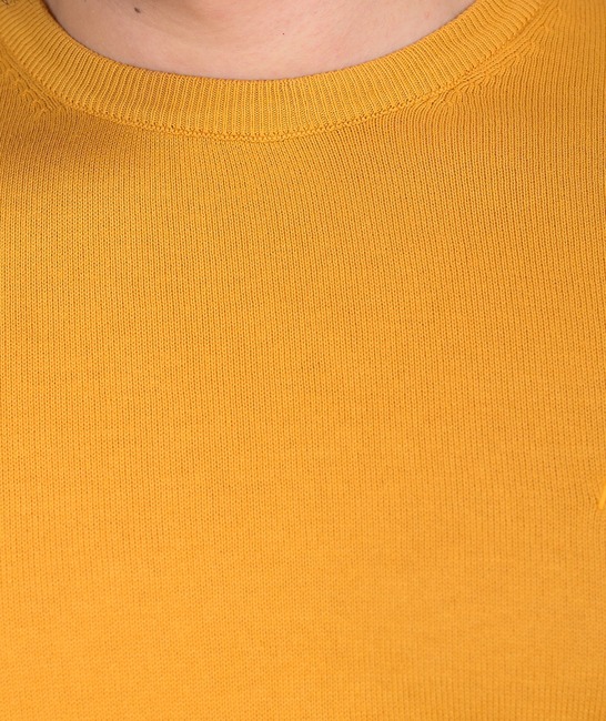 Мъжки пуловер памучен с обло деколте цвят горчица