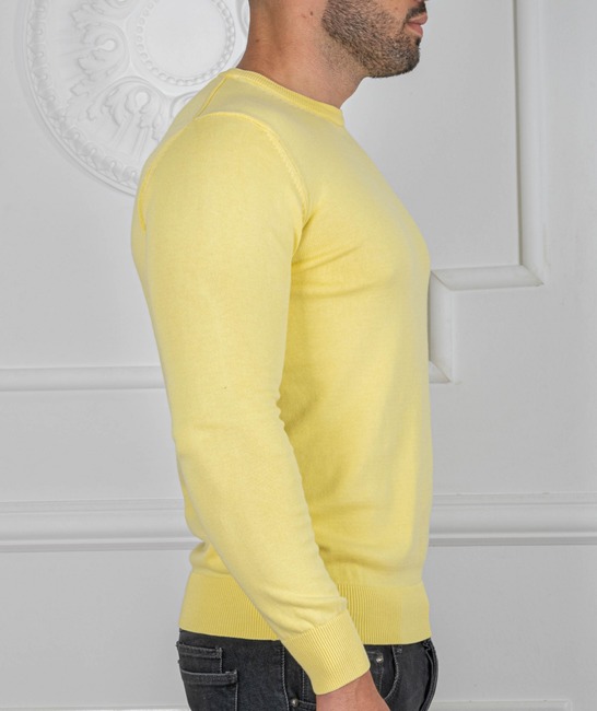 Мъжки пуловер с обло деколте цвят жълт