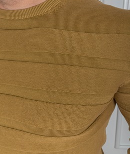 Мъжки пуловер с хоризонтални ленти цвят тъмна горчица