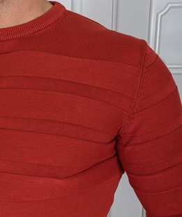 Мъжки пуловер с хоризонтални ленти цвят червен