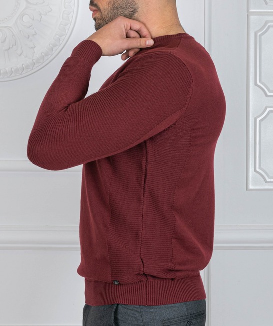 Мъжки пуловер с остро деколте цвят бордо