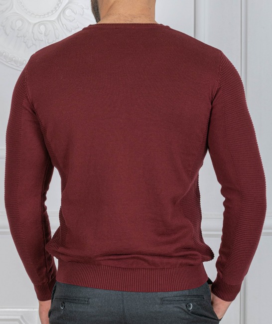 Мъжки пуловер с остро деколте цвят бордо