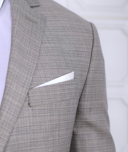 Светло бежов мъжки класически костюм със сиви нишки