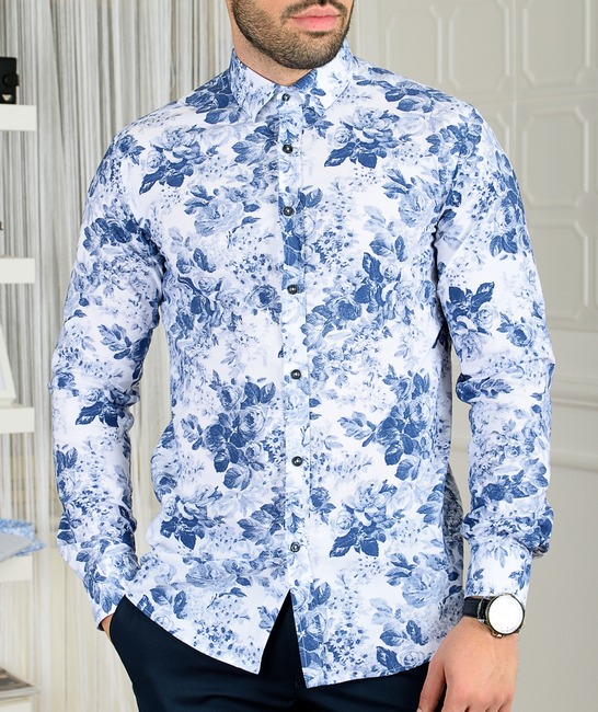 Мъжка бяла риза на сини цветя 