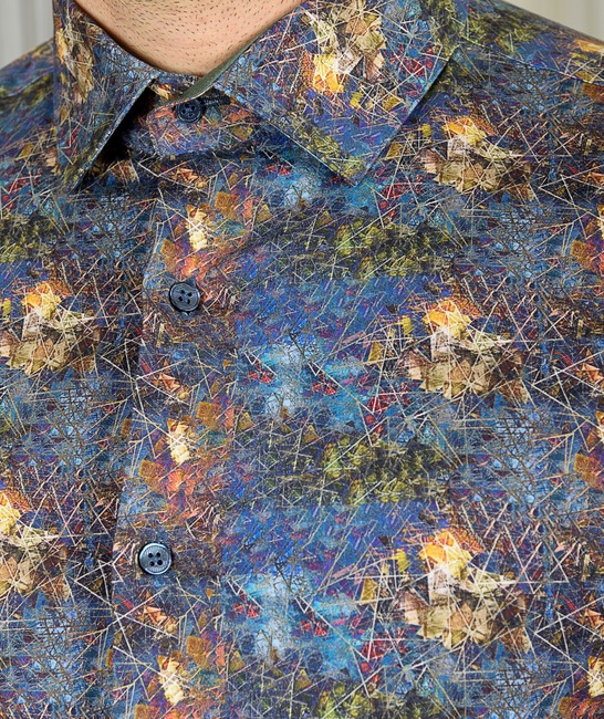 Мъжка цветна риза на триъгълници