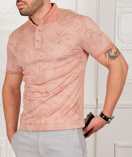 Мъжка тениска цвят пудра с яка на тропически листа