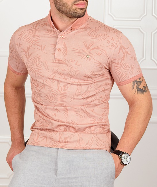 Мъжка тениска цвят пудра с яка на тропически листа