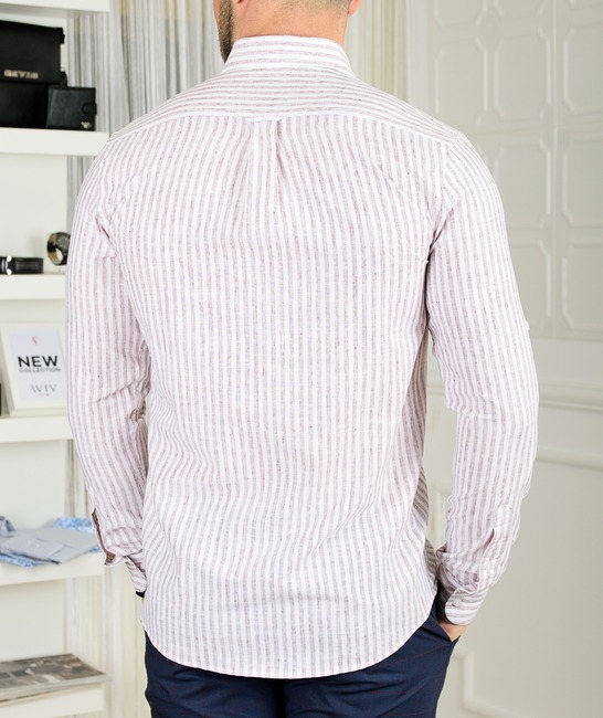Мъжка ленена бяла риза на вертикални ленти цвят бордо
