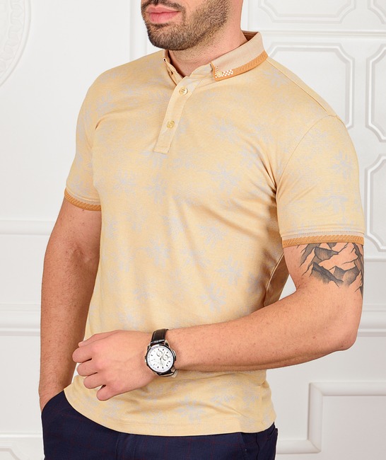 Мъжка ефектна тениска с яка цвят горчица на цветя