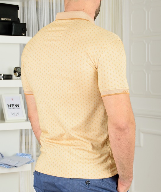 Мъжка тениска с яка цвят горчица на лентички