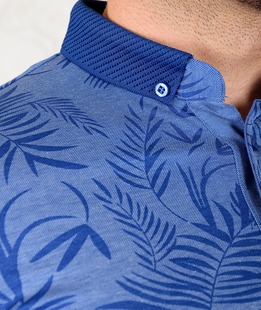 Мъжка синя тениска с яка на тропически листа