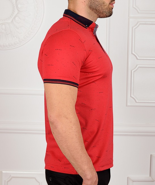 Мъжка червена тениска с тъмносини декоративни надписи