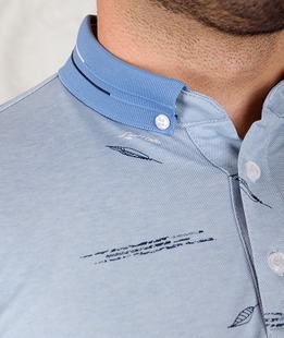 Мъжка синя тениска с листенца и ленти