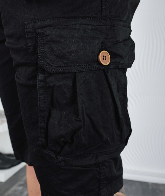 Мъжки къс черен карго панталон с колан