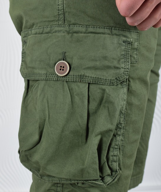Мъжки къс зелен карго панталон с колан