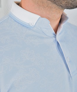 Мъжка светло синя поло тениска с бели контурни цветя