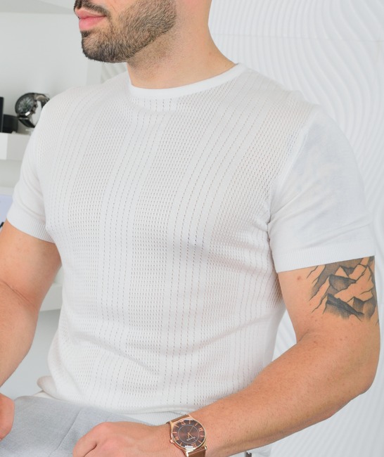 Бяла мъжка трикотажна тениска