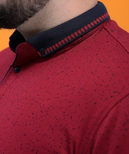 Мъжка червена тениска с яка с шарка на пръски голям размер