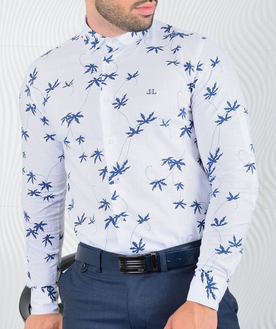 Мъжка бяла ленена риза на листа