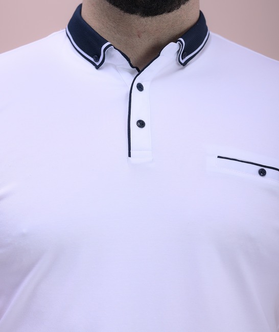 Изчистена бяла мъжка big size тениска с акцент декоративен джоб 