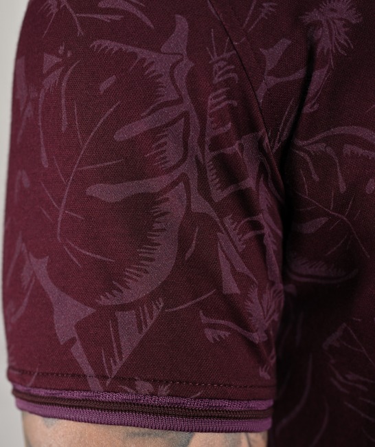 Мъжка поло тениска на тропически листа цвят бордо