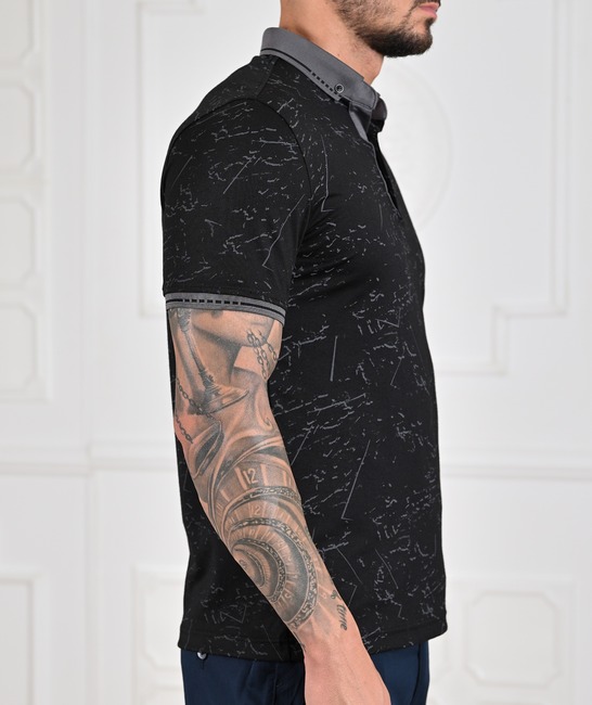 Мъжка черна тениска с яка на ленти и ивици