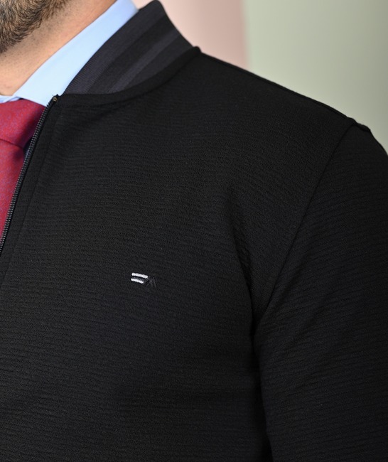 Мъжка черна жилетка на дискретни линии с два джоба