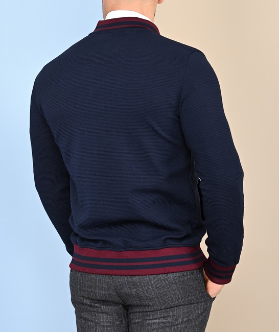 Мъжка синя жилетка на дискретни линии с два джоба
