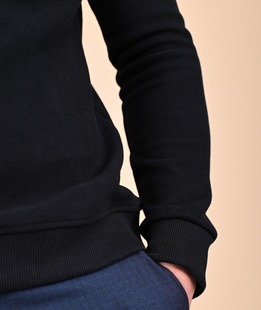 Мъжка черна блуза с бродирано лого и орнаметн