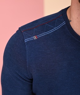 Мъжка синя блуза с бродирано лого и орнаметн