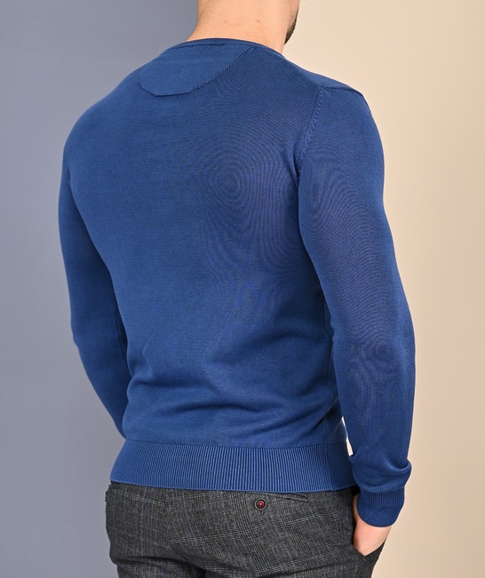 Мъжки пуловер с обло деколте с орнамент цвят син